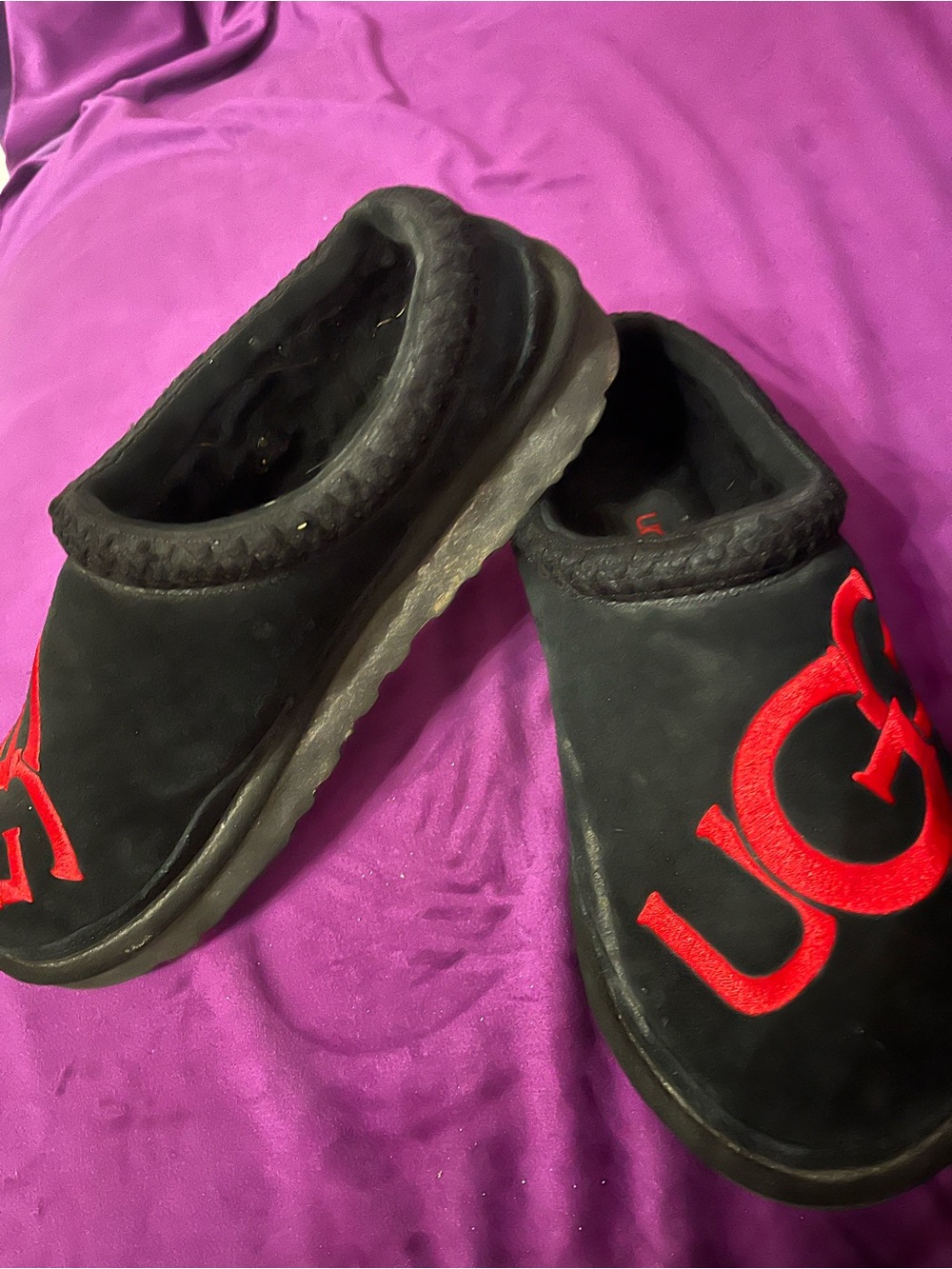 14. UGG Men's Tasman Logo slippers